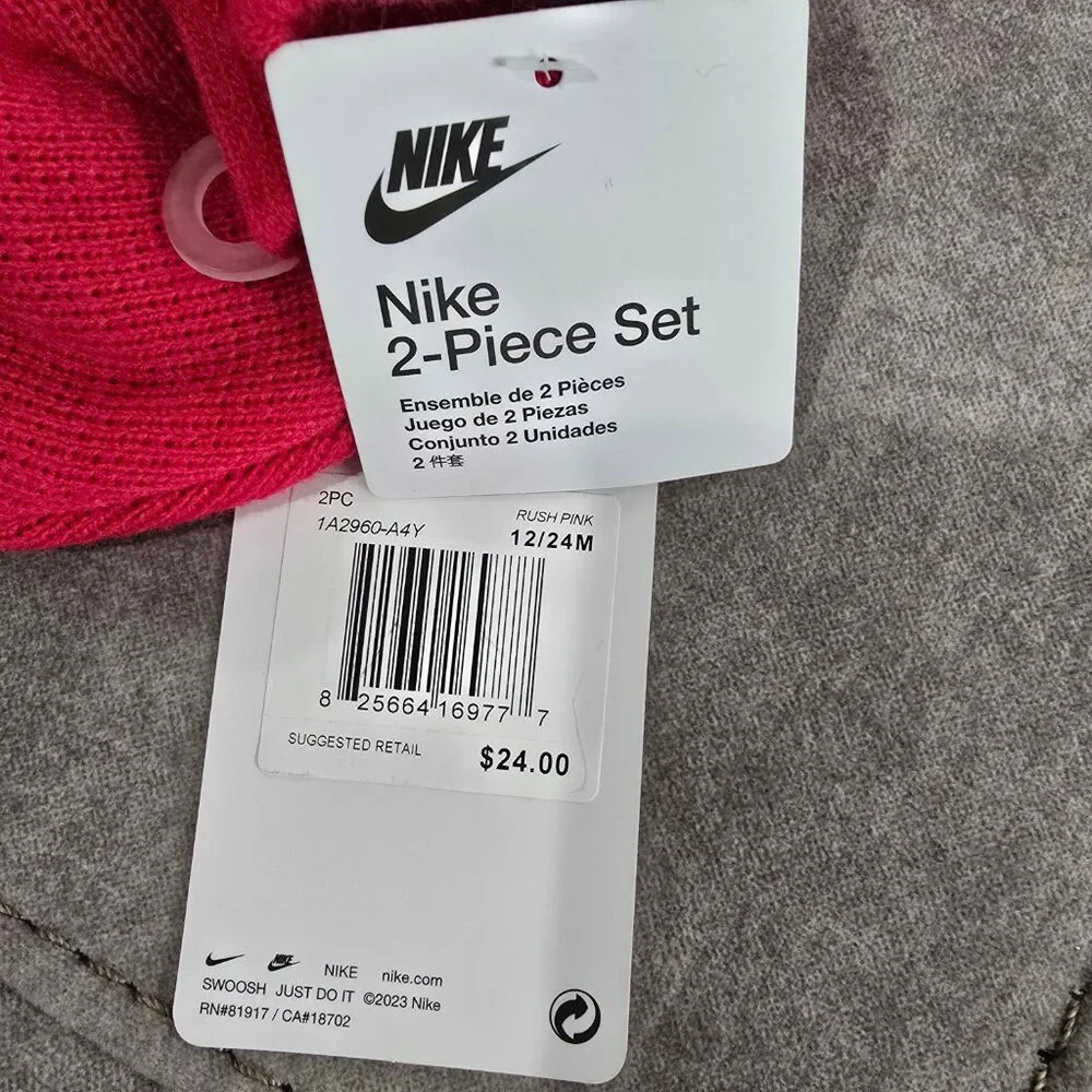 NWT Nike Baby Beanie and Mittens 2 Piece Set 12-24 Months